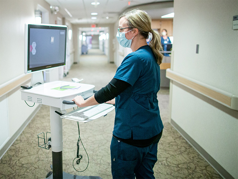 Inpatient nurse on the computer