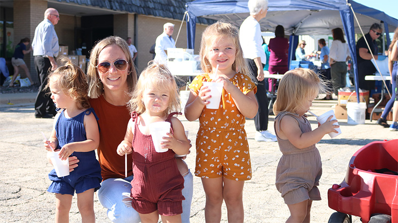 WMC Community Picnic family eating ice cream